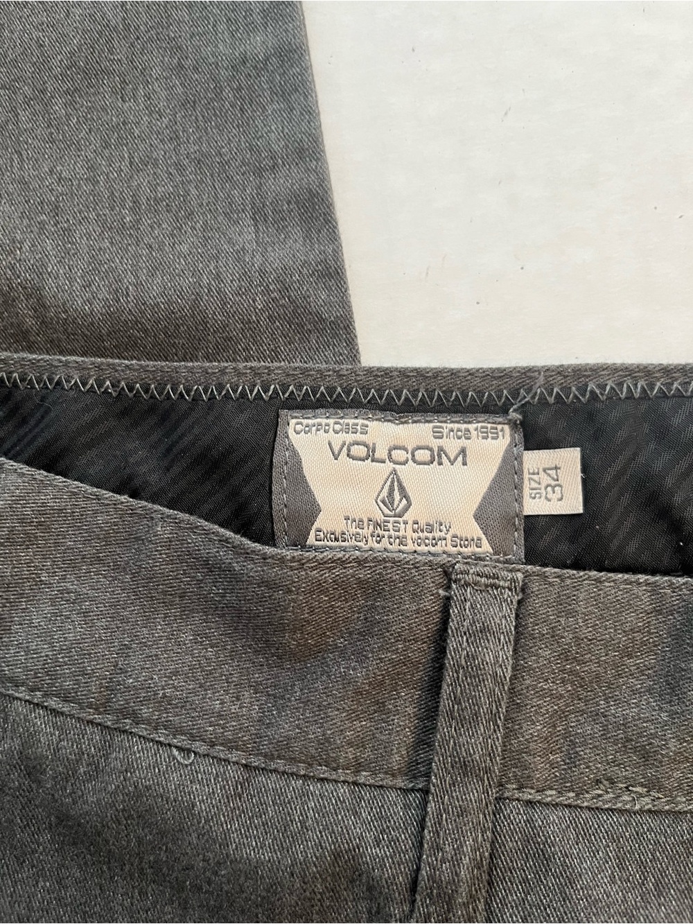Volcom men’s chinos - Picture 3 of 9